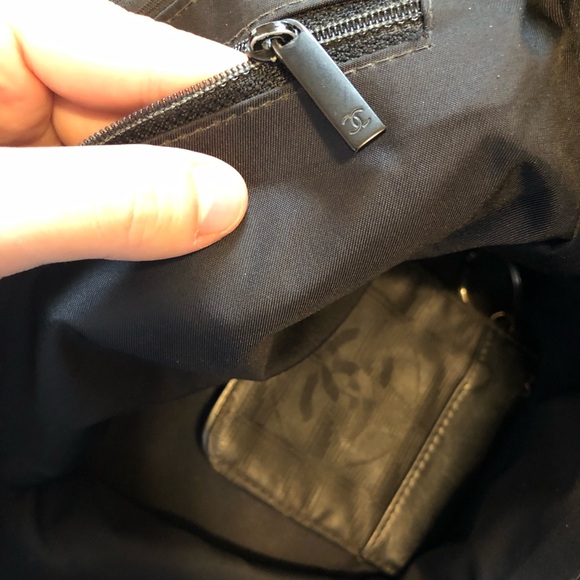 Chanel travel line tote - Picture 11 of 14